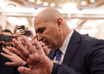 Angajatii Senatului protesteaza contra concedierilor masive