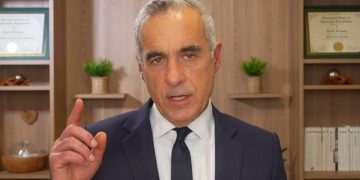 Calin Georgescu si a facut un site pentru a denunta stirile false