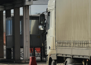 De maine romanii trec frontiera fara controale