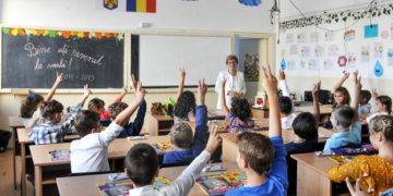 Elevii cu performante remarcabile pot comasa anii de studiu