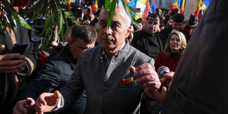 Marea Unire a Neamului Presedintele ales Calin Georgescu Noi impreuna cu Dumnezeu facem aceasta hora