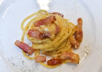 Pastele carbonara din restaurantele romanesti contin pana la 19 aditivi