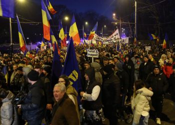 Protestatarii AUR au agresat jurnalisti politia actioneaza