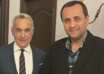 Un fost ofiter SRI pozat cu Calin Georgescu Viitorul presedinte al Romaniei reale