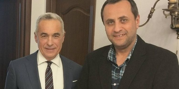 Un fost ofiter SRI pozat cu Calin Georgescu Viitorul presedinte al Romaniei reale