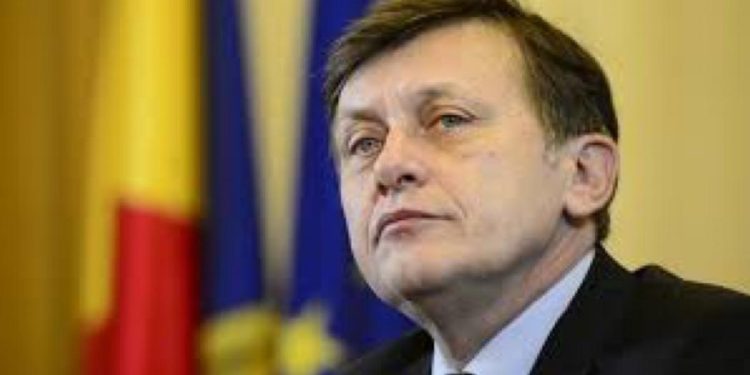 Crin Antonescu refuza trimiterea de trupe in Ucraina