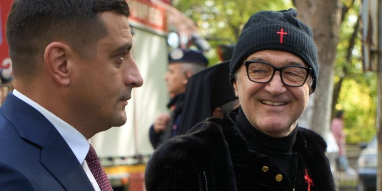 Gigi Becali strânge semnături pentru prezidențiale, rămâne în AUR 1 Gigi Becali strange semnaturi pentru prezidentiale ramane in AUR