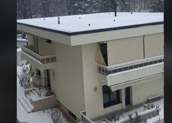 Imagini cu vila unde urma sa se mute Klaus Iohannis Marius Tuca Era o padure aici dar au chelit locul au pus trei copacei