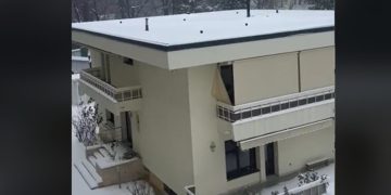 Imagini cu vila unde urma sa se mute Klaus Iohannis Marius Tuca Era o padure aici dar au chelit locul au pus trei copacei