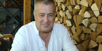 Mircea Dinescu Iohannis ar trebui sa plece din politica in lanturi VIDEO