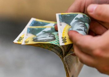 Salariul minim va fi modificat conform inflatiei si productivitatii