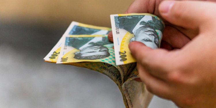 Salariul minim va fi modificat conform inflatiei si productivitatii