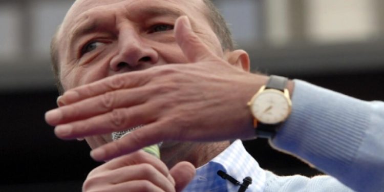 Traian Băsescu, despre Marcel Ciolacu: „E ridicol să pierzi vremea pe TikTok, să mănânci sarmale, să cobori pisici” 1 Traian Basescu despre Marcel Ciolacu E ridicol sa pierzi vremea pe TikTok sa mananci sarmale sa cobori pisici