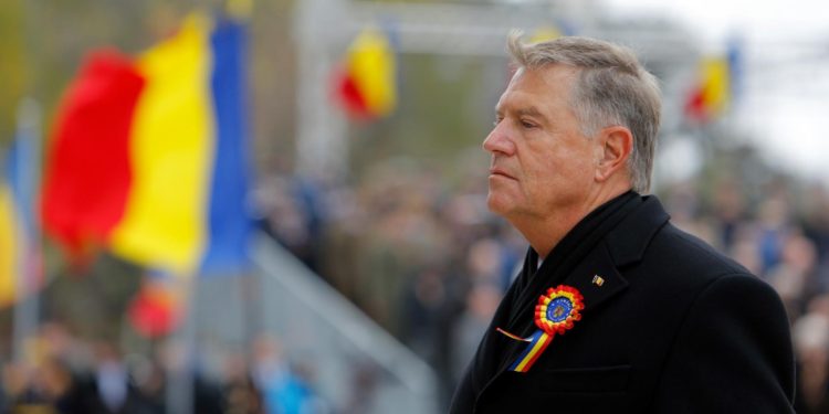 Klaus Iohannis criticat pentru 10 ani de lux Mandat inutil ineficient plin de turism VIDEO