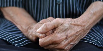 Ministerul Muncii finanteaza servicii sociale pentru seniori