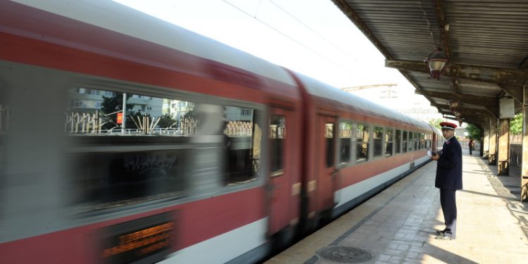 Un tren nou Brașov-București, atacat cu pietre la Chitila 1 Un tren nou Brasov Bucuresti atacat cu pietre la Chitila