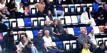 Calin Georgescu surprins cu sotia la concursul de inot