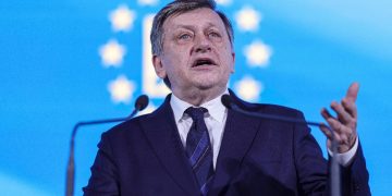 Crin Antonescu mesaj ferm din Republica Moldova Rezultatul alegerilor din Bucuresti conteaza pentru Chisinau