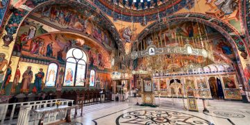 Moastele Sfintei Elena vor fi aduse in tara