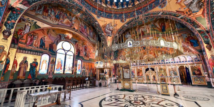 Moastele Sfintei Elena vor fi aduse in tara