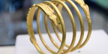 Muzeul National de Istorie a prezentat o bratara dacica