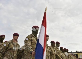 Camion din coalona militara franceza s a rasturnat in Valcea