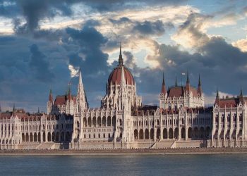 Deputatii din Budapesta au aprobat iesirea din CPI