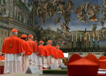 Papa fals stiri false online la Conclavul Vaticanului