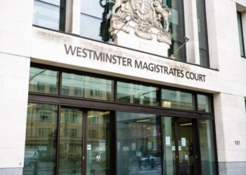 Roman acuzat la Londra de incendierea unor proprietati legate de Keir Starmer