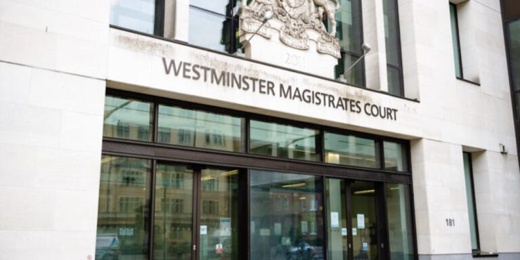 Roman acuzat la Londra de incendierea unor proprietati legate de Keir Starmer