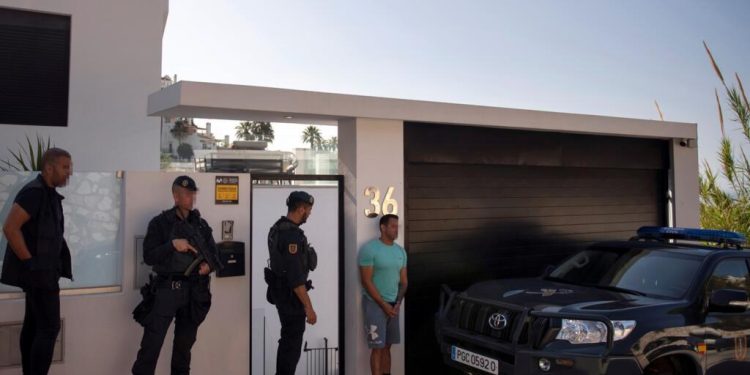 Soare nisip si infractori Spania atrage fugarii