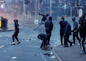 A doua noapte de violenta in Irlanda de Nord