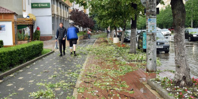 Ploaia torentiala din capitala apare la 100 de ani