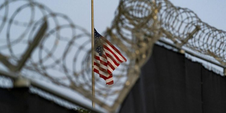 Trump vrea să trimită migranți, inclusiv români, la Guantanamo 1 Trump vrea sa trimita migranti inclusiv romani la Guantanamo