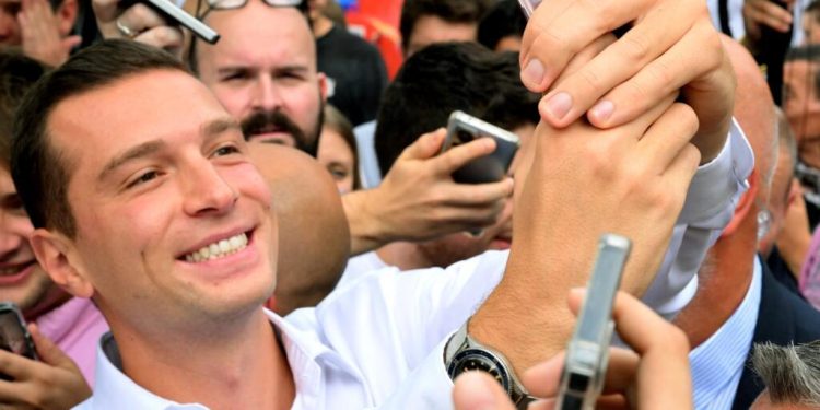 Perchezitii la sediul extremei drepte din Paris