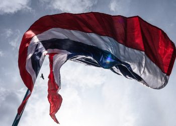 Thailanda a declarat legea martiala in opt districte