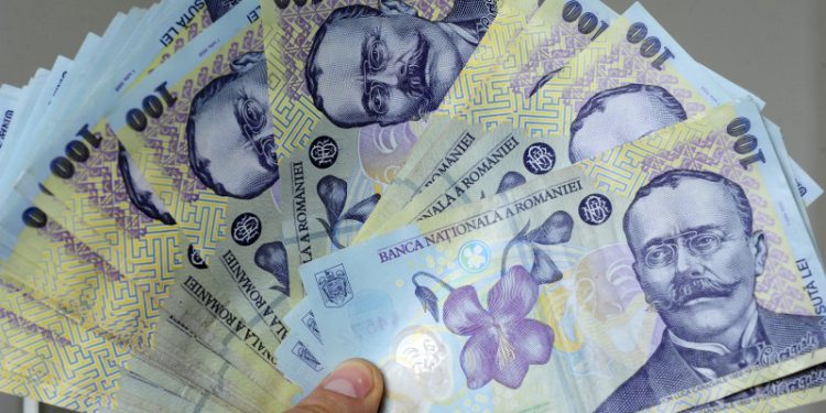 Aproape 12.000 de persoane cu pensii de serviciu in iulie