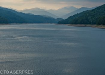 Golirea controlata a lacului Vidraru este legala si necesara