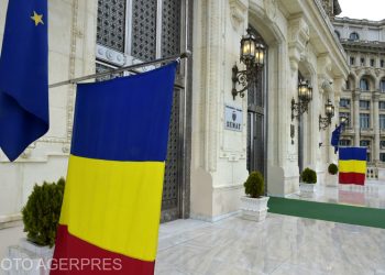 Steagul national este arborat in berna la institutii