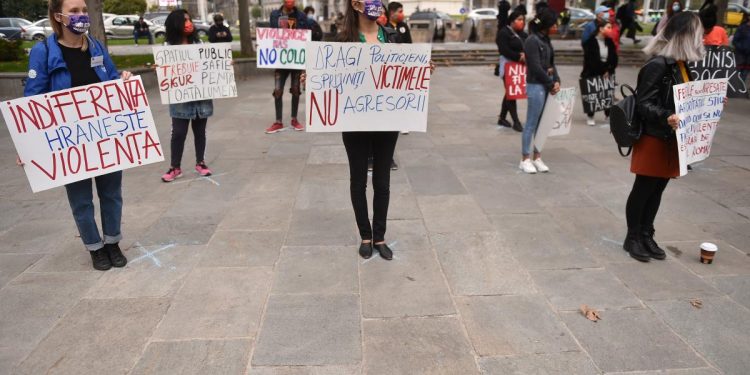 60 dintre victimele violentei domestice se tem de supraveghere