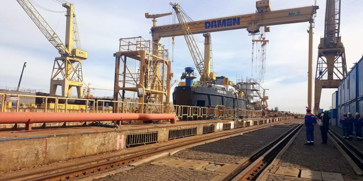 Angajatii Santierului Naval Damen Mangalia protesteaza la Ministerul Economiei