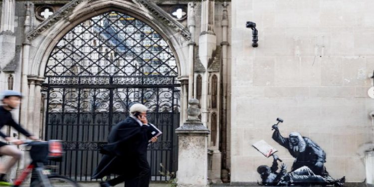 Banksy loveste din nou la Curtea Regala