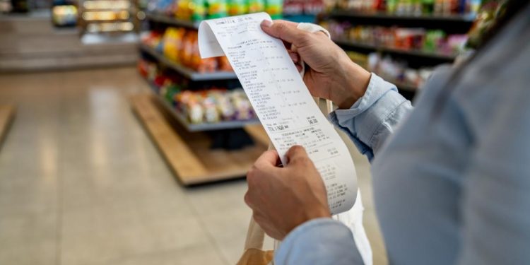 Controale ANAF la magazine pentru verificarea preturilor alimentelor