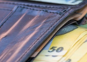 Economist Sistemul de plata cu cardul poate cadea