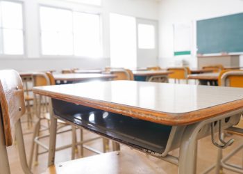 Elevii din Valcea sustin profesorii si intra in greva