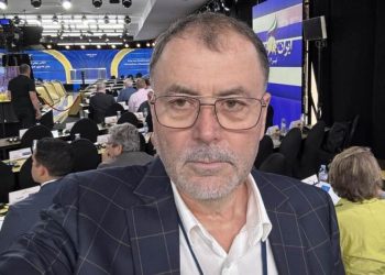 Fostul adjunct al SIS ar fi racolat studenti romani
