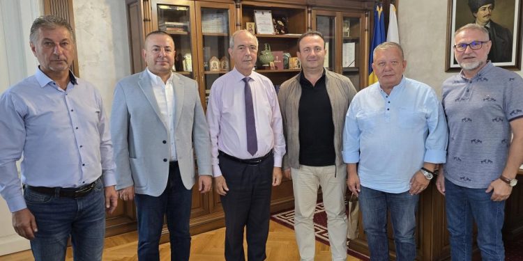 Investitorii turci doresc sa preia combinatul din Hunedoara