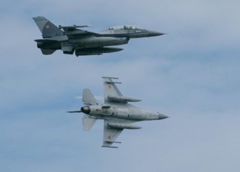 Ionutz Mosteanu Pilotii romani de F 16 au doborat drona rusa