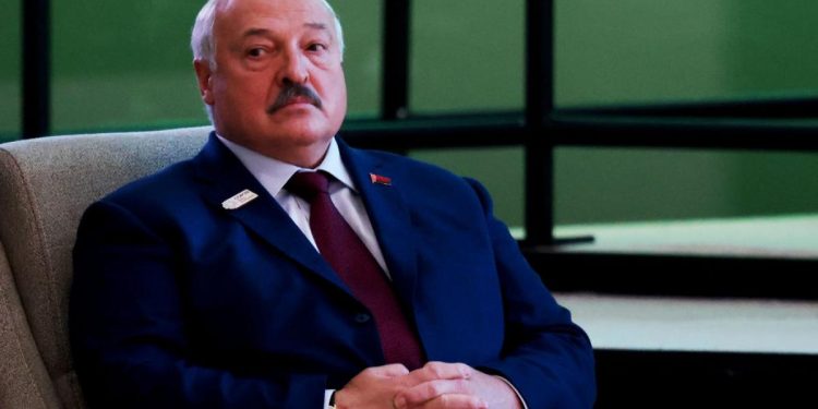 Lukasenko vrea sa discute cu Zelenski despre oferta lui Putin