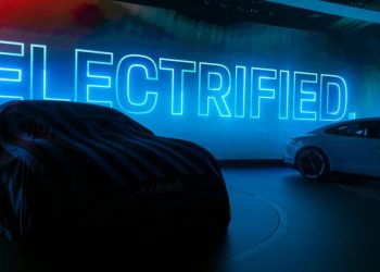 Masinile electrice de lux nu se vand chiar si celor bogati